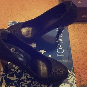 Lightly worn cute black heels!